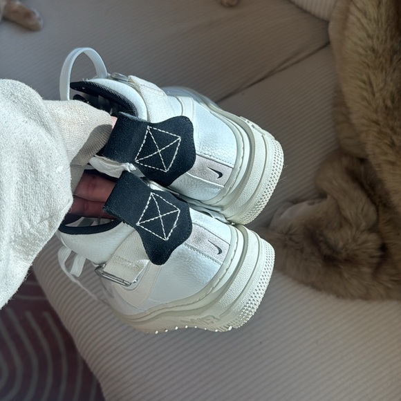 Nike Utility High Sneakers - Picture 15 of 16